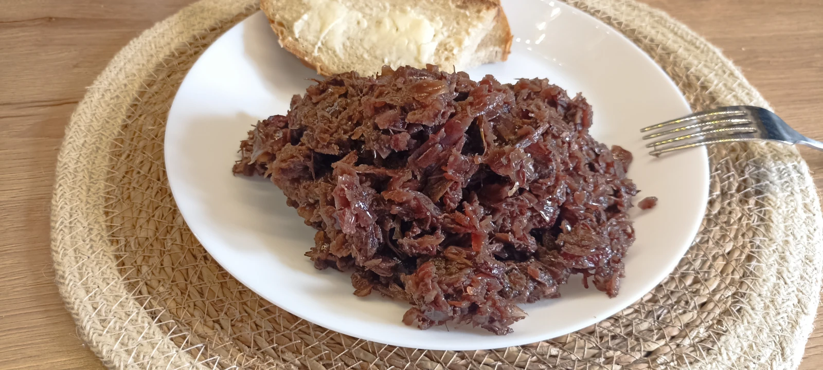 Bigos z kiszonej czerwonej kapusty